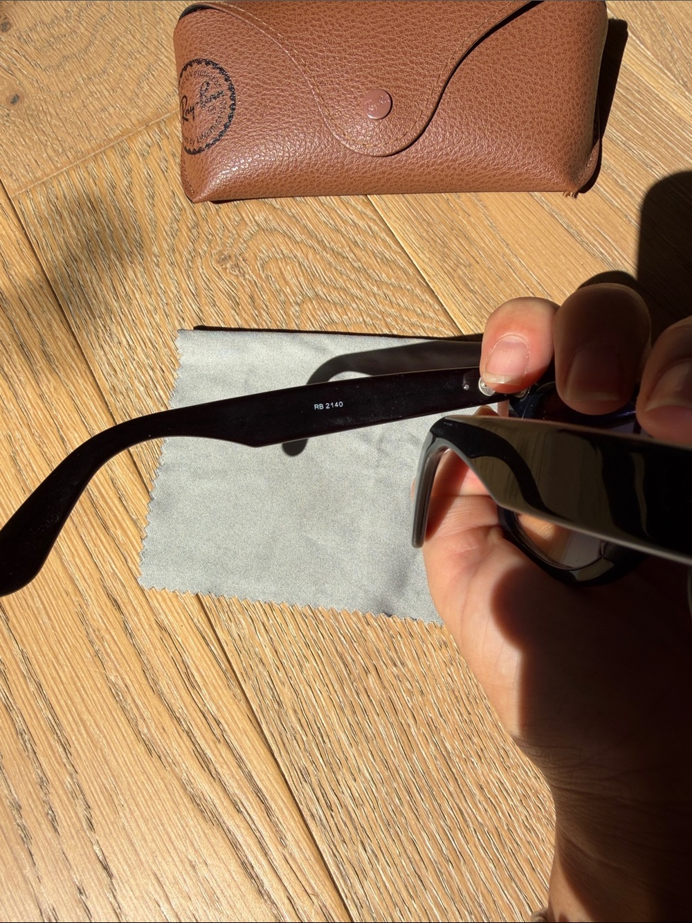 Ray-Ban Wayfarer Black Frame Sunglasses with Brown Gradient Lenses - Picture 3 of 4